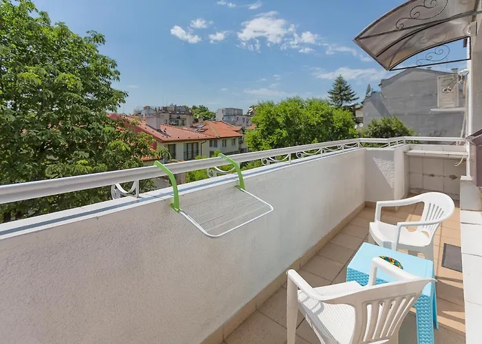 Хотел семеен арго